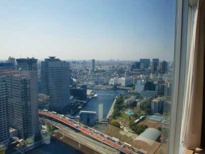 高層階の窓からの眺め
